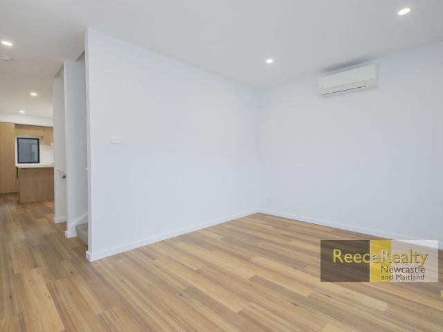 5/8 Livistonia Circuit, Waratah West