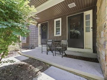 58 Oriole Dr