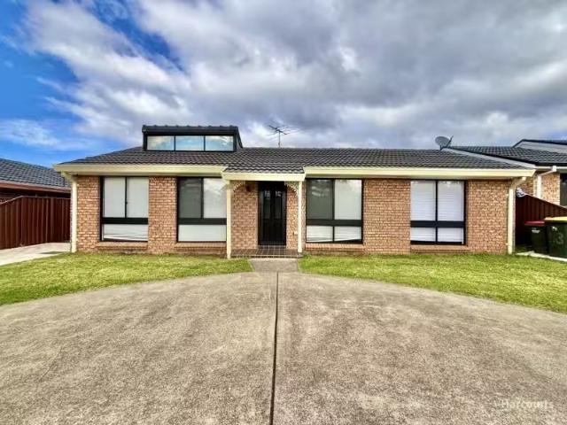 58 Potoroo Avenue, St Helens Park House for rent Listed by Ca.