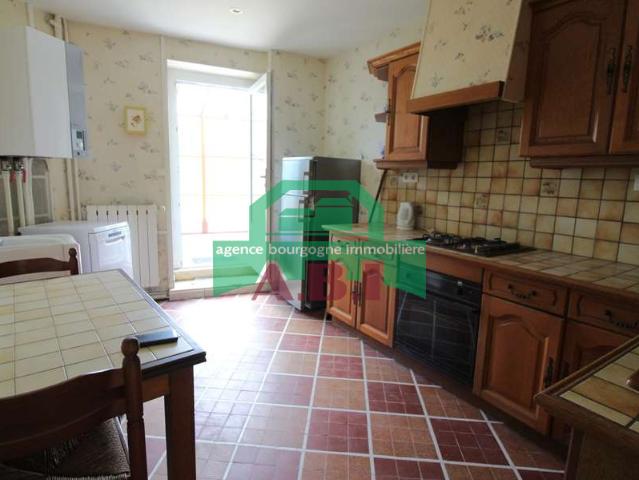 58, Saint Saulge Agréable maison en pierre de pays env 110m2 hab sur 464M2 de jardin clos