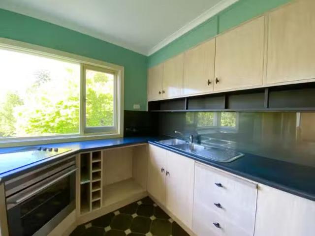 5/8B Lambert Avenue, SANDY BAY Apartment for rent Listed by R.