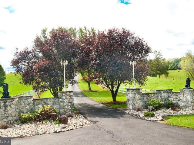 590 Carlyle Rd, Martinsburg, WV