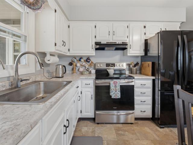 590 E 10TH Street