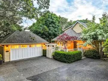 590 Island Rd, Oak Bay, BC, V8S 2T6 house for sale Listing.