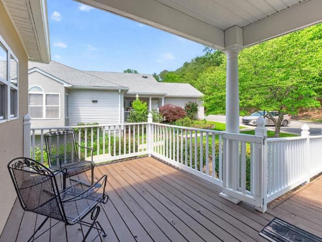 590 Mockingbird Way