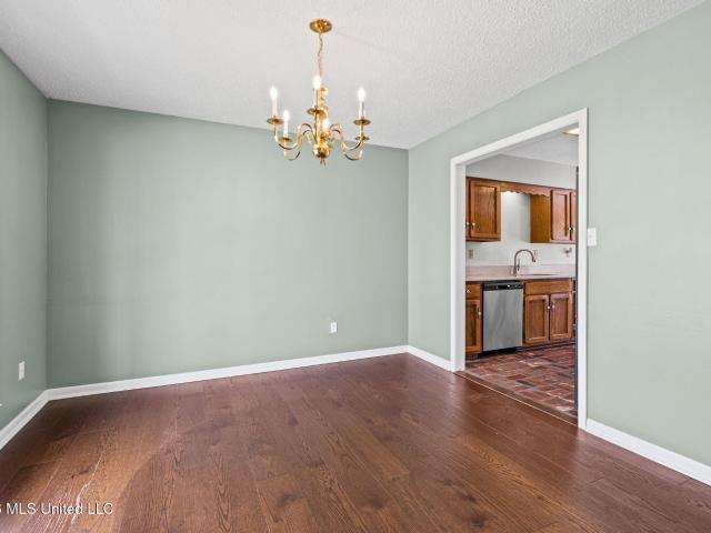 5915 Roman Hill Drive