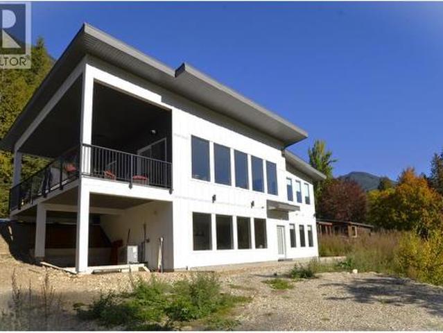 5916 Ferguson Frontage Road, Malakwa, BC, V0E 2J0 house for sale | Listing ID 10382 | Royal LePage