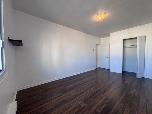 5916 Rue Jean Talon E Montréal Saint Léonard, QC H1S