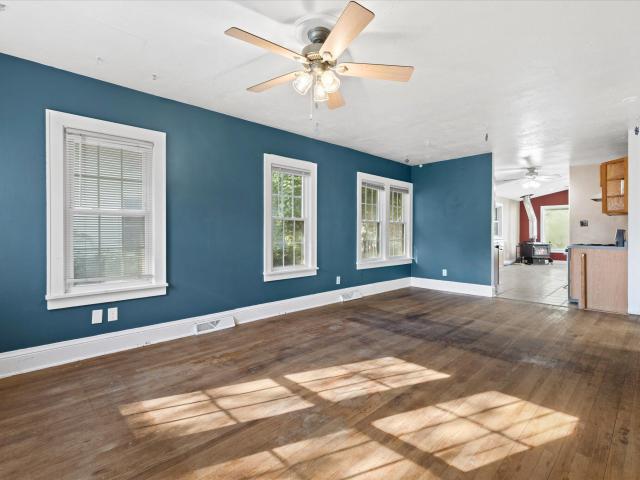 5910 33 Ave