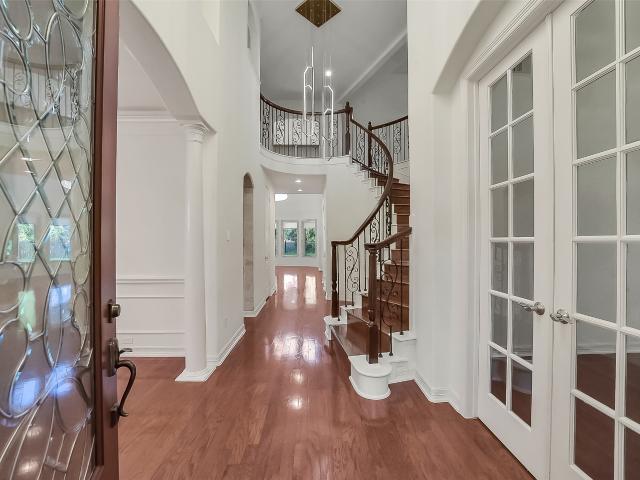 5911 Rose Bush Trail