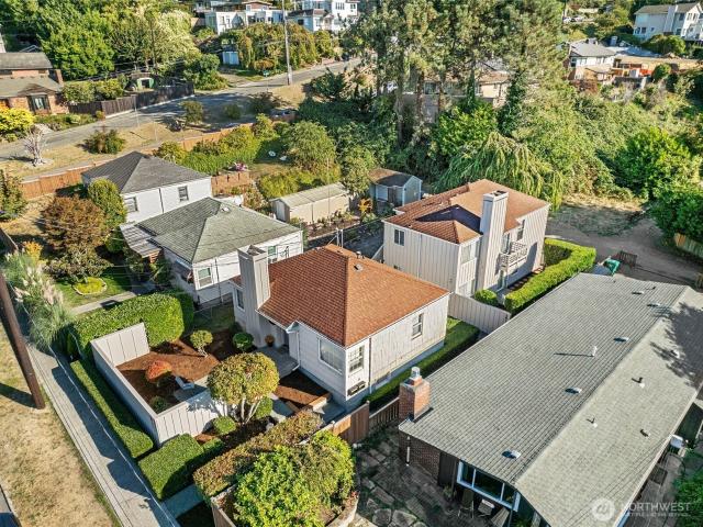 5911 SW Admiral Way