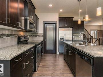 5912 19 Avenue, Edmonton, AB, T6X 2A2 house for sale | Listing ID E4493 | Royal LePage