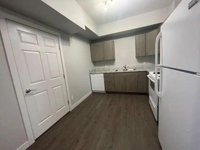5913 54 Avenue — B02
