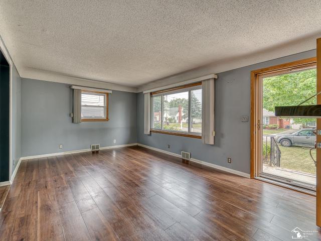 5929 Oakwood Drive