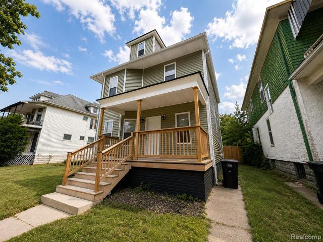 592 Leicester Court