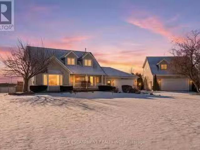 5940 Young Street, Grimsby, ON, L0R 2A0 house for sale List.