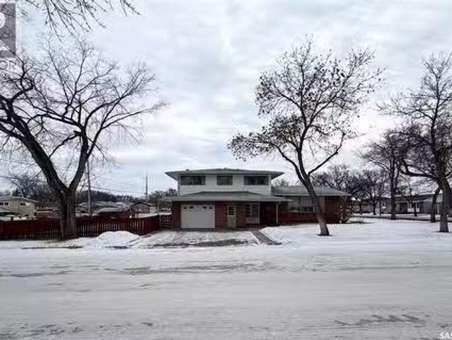 594 5Th Street W, Shaunavon, SK, S0N 2M0 house for sale Lis.