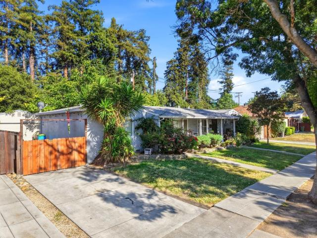 594 N Daniel Way