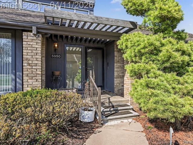 5950 Pinetree Drive