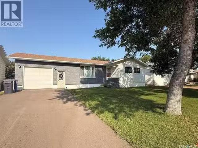 595 9Th Street W, Shaunavon, SK, S0N 2M0 house for sale Lis.