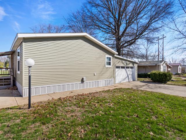 595 Bureau Street