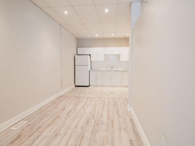 595 King St, Welland 3 Bachelor Apartment