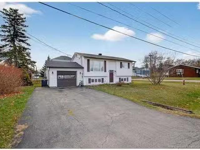 595 St Simon, Bathurst, NB, E2A 3L7 house for sale Listing.