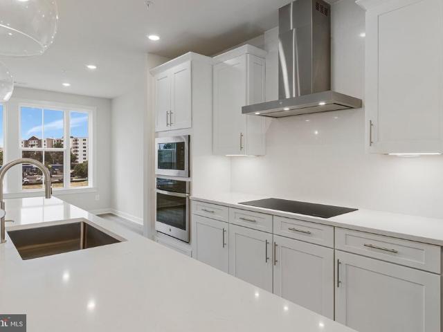 5961 Lookout Avenue # 201
