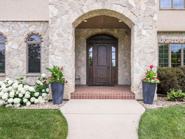 596 Hillcrest Lane