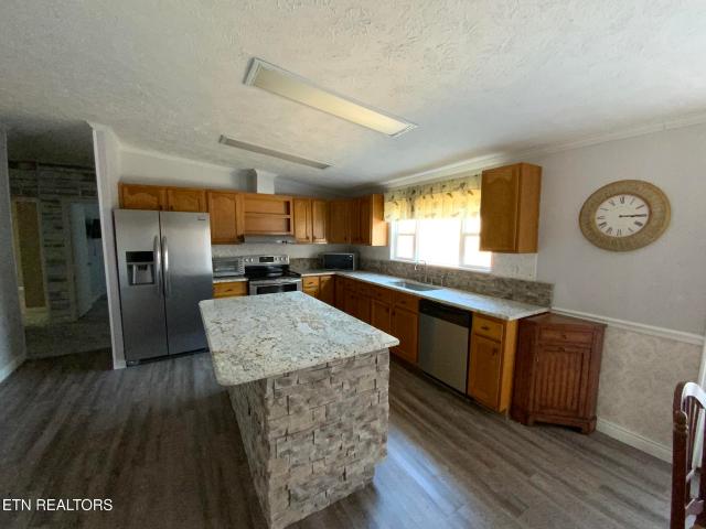 596 Skyline Drive