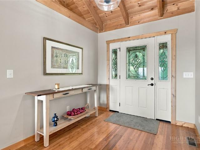 598 Valle Meadows Trail