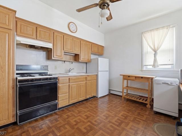 598 Van Houten Ave