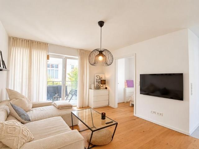 5999 Höchst attraktive Obergeschosswohnung mit zwei Balkonen, EBK und Tiefgaragenstellpatz!