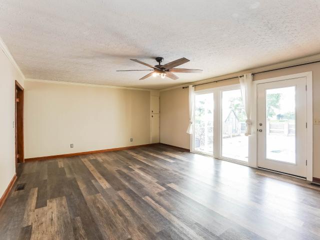 5990 Clarksville Rd