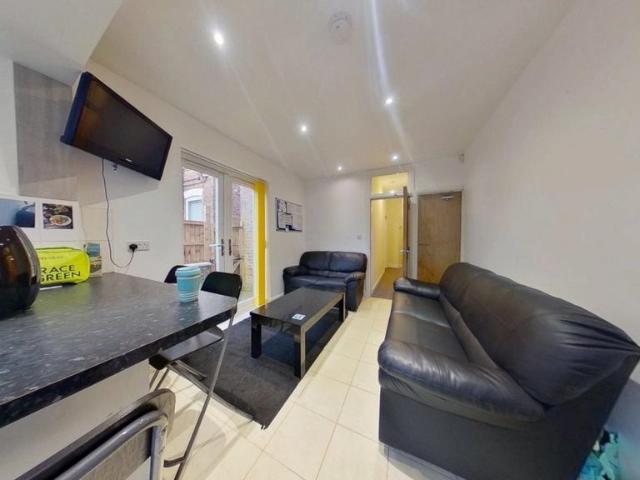 59 Teversal Avenue, Nottingham. 5 bed end of terrace house to rent £3,033 pcm £700 pw