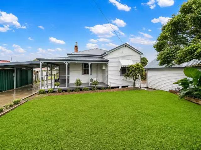 59 View Street, Gunnedah House for rent Listed by Brittney Mc.