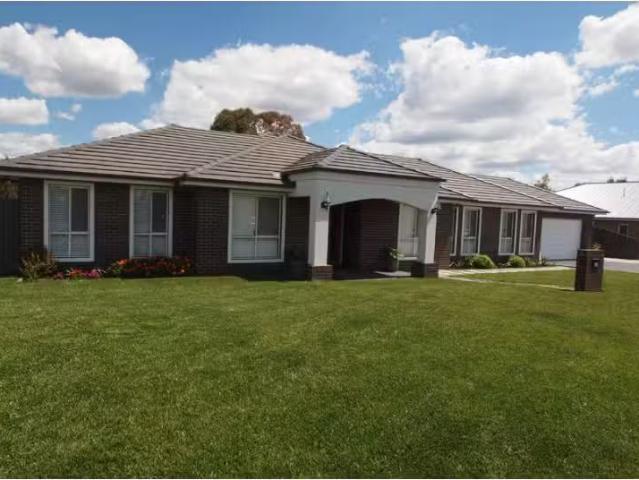 59 Bowman Avenue, Orange House for rent Listed by Christopher.