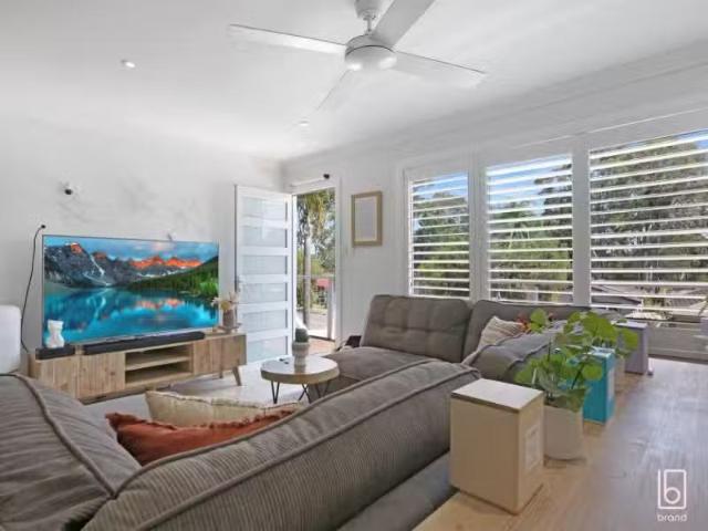 59 Cadonia Road, TUGGERAWONG House for rent Listed by Craig A.