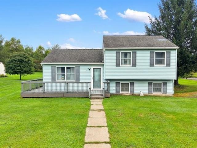 59 Chestnut Dr, Whitney Point, NY 13862