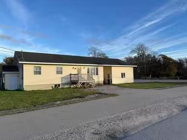59 Clements Avenue, Yarmouth, NS, B5A 2L8 house for sale Li.