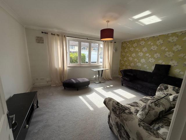 59 Greenwood Drive, Watford