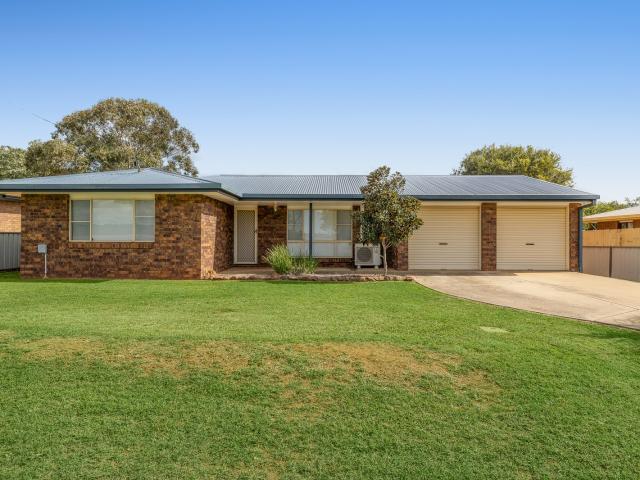 59 Hamlyn Road, Oakey, QLD 4401 House for Rent Ray White Toowoomba Real Estate