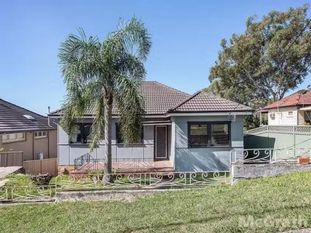 59 Kyle Parade, Kyle Bay House for rent Listed by Riley Cowpe.