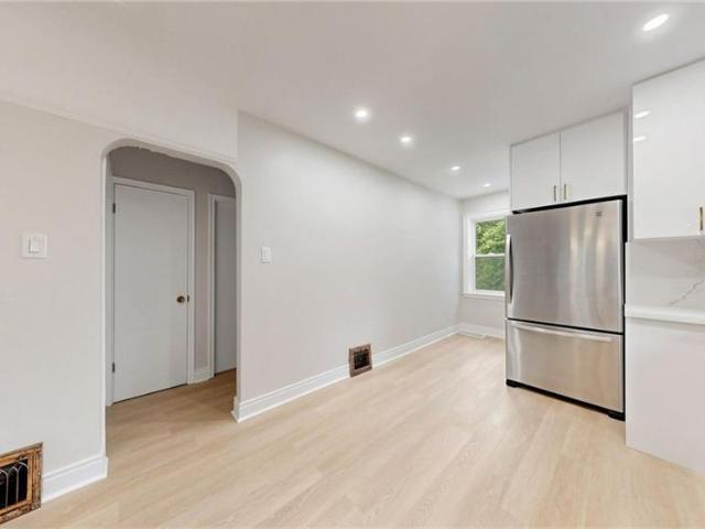 59 LONGWOOD Road N, Hamilton, Ontario, L8S3V2