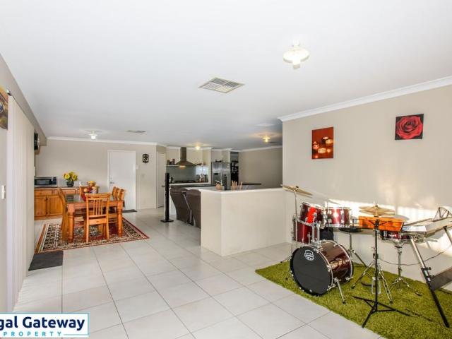 59 Princeton Circuit, AUBIN GROVE WA 6164