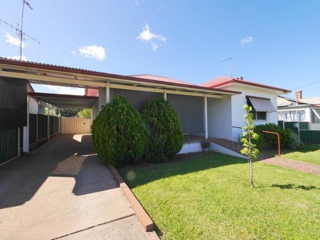 59 REDFERN STREET, COWRA