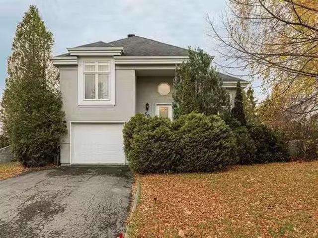 59 Rue Perrier, Notre Dame De L'Île Perrot, QC, J7W 2A1 hous.