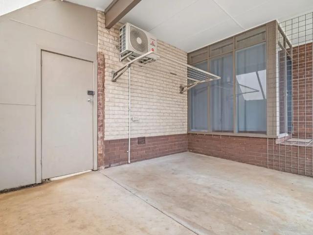 5/9 Sternberg Street