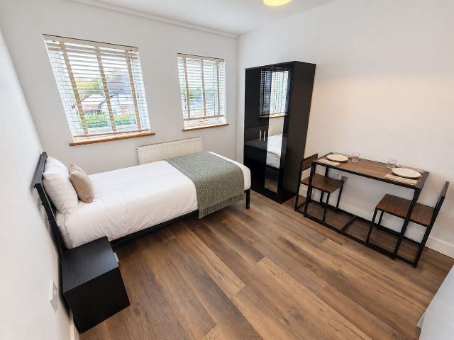 59A Kingston Road, Leatherhead KT22, Studio to rent, £850 pcm | PrimeLocation