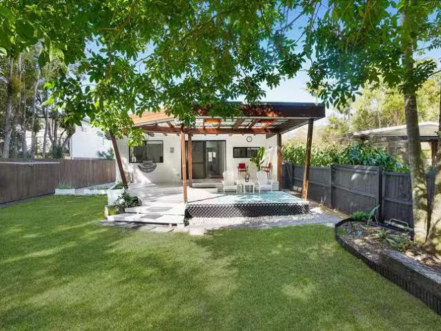 5 Musgrave Avenue, Labrador, QLD 4215